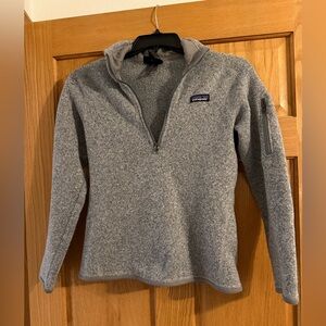 Patagonia gray 3/4 zip sweatshirt size women’s small with zipper pocket